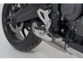 ПОДНОЖКИ ВОДИТЕЛЯ EVO РЕГУЛИРУЕМЫЕ НА Yamaha Tracer 7 (21-24) Triumph Tiger 660 (21-) 