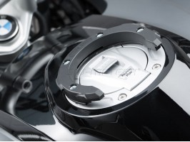 КРІПЛЕННЯ МОТОСУМКИ НА БАК QUICK-LOCK EVO для BMW R1200GS LC (13-)